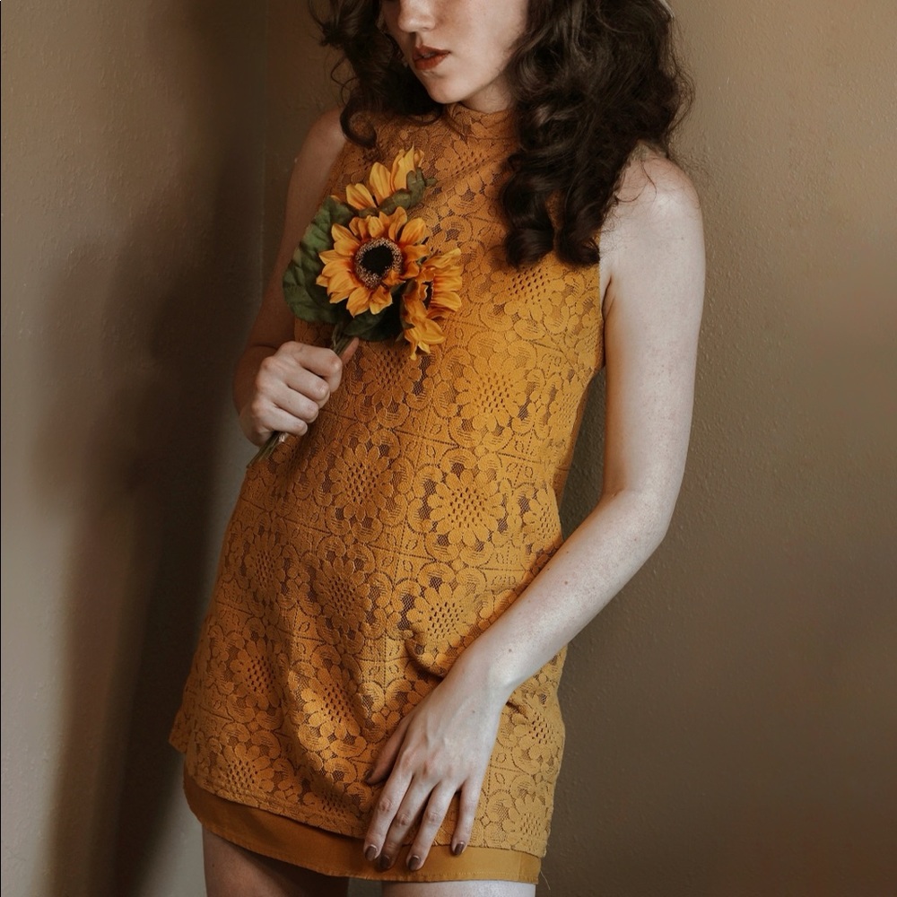 Mod Dress, Mustard with lace overlay, 1960s - Picture 4 of 5